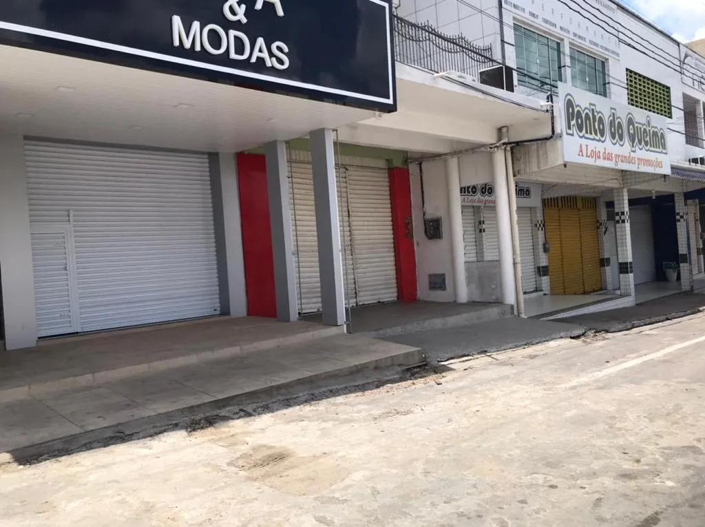 Comércios não-essenciais devem estar fechados no período