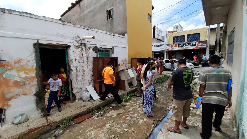 Estrangeiros conseguiram alugar duas casas na cidade