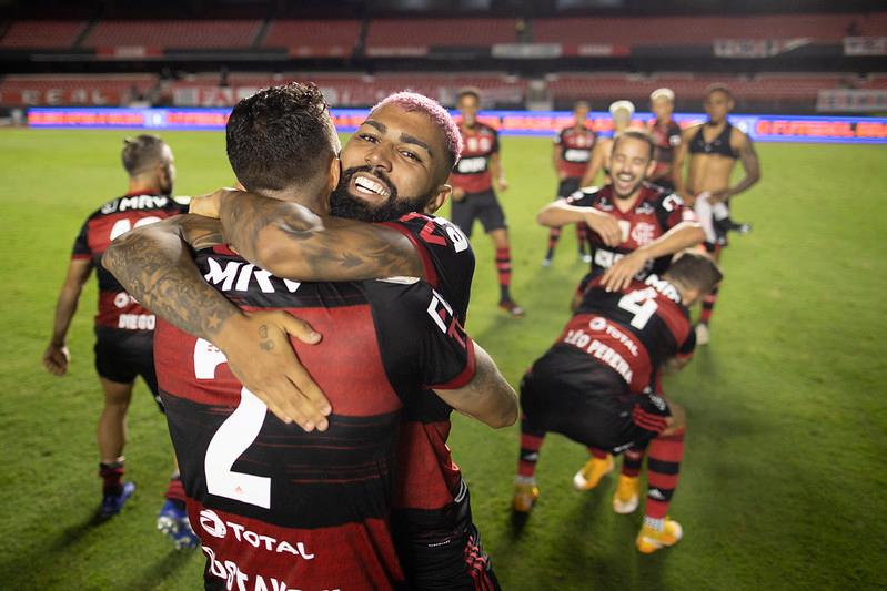 Jogadores do Flamengo comemoram título brasileiro