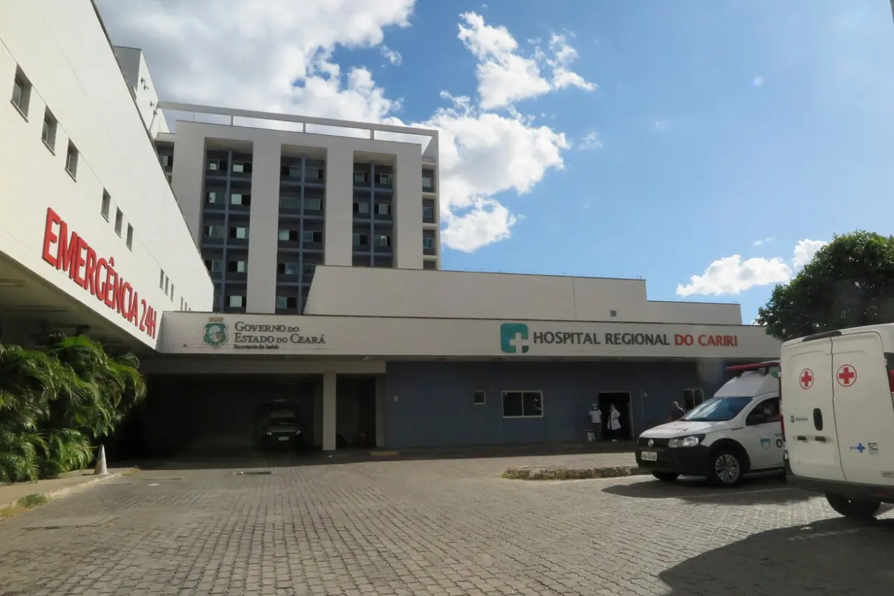 Fachada do Hospital Regional do Cariri, Juazeiro do Norte.