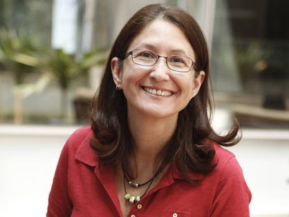 Médica oncologista e professora universitária, Paola Tôrres é referência em medicina integrativa no Brasil.