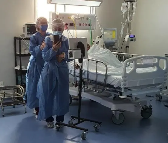 O Jandira é um projeto do IJF que possibilita o contato entre pacientes internados e seus familiares.