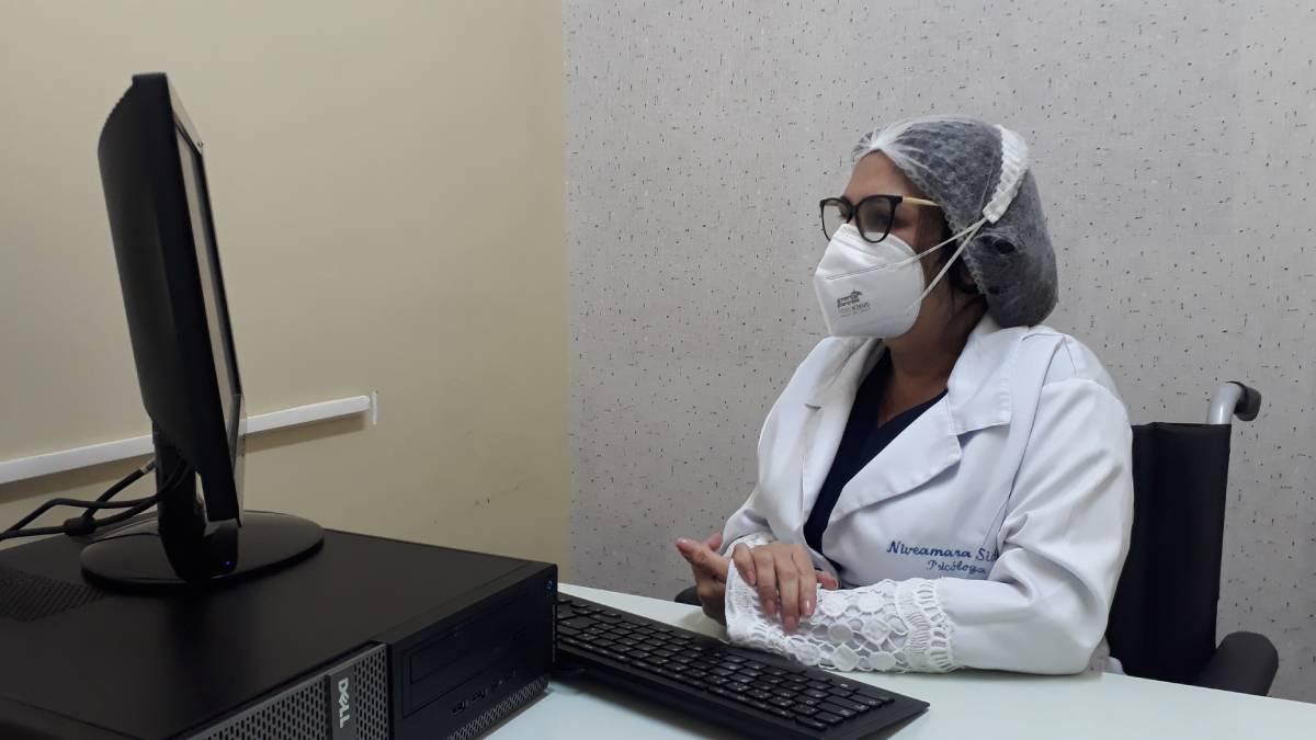 Um grupo de psicólogas do Hospital São José atende semanalmente profissionais da saúde que estiverem enfrentando sofrimentos psicológicos.