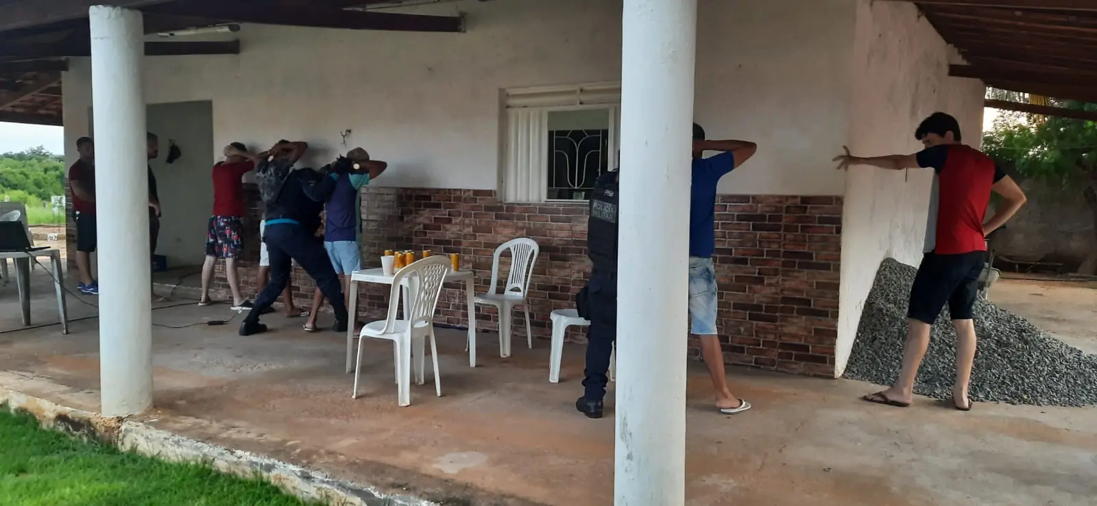 Festa com aglomeração