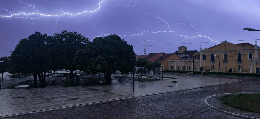 Chuva com raios foram registrados em Icó