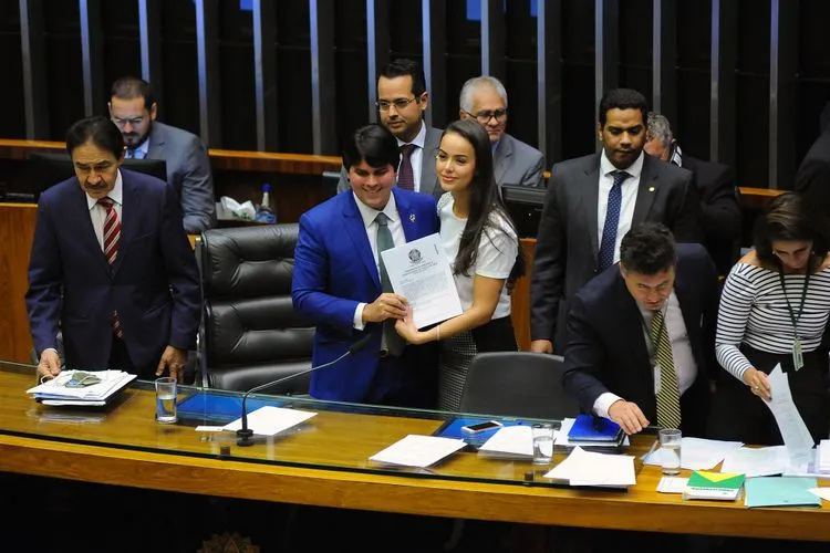 Fim das coligações proporcionais e cláusula de barreira foram aprovados em setembro de  2017. Na Câmara, texto foi relatado pela deputada Shéridan (PSDB-RR)