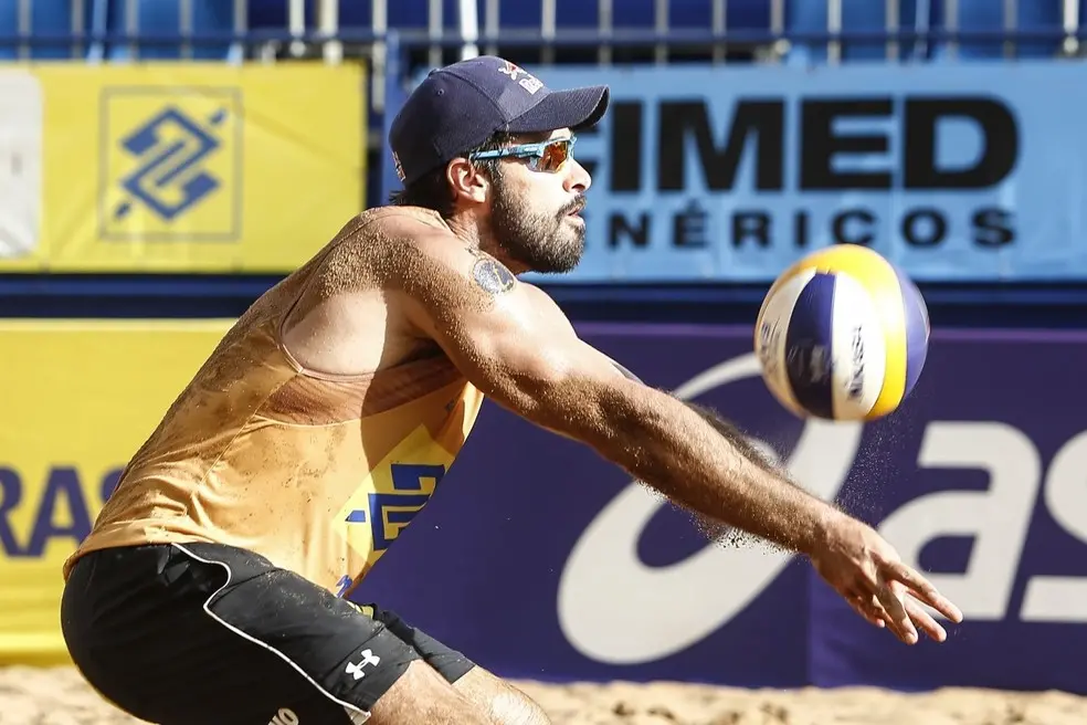 Imagem da notícia Campeão olímpico, Bruno Schmidt deixa hospital após infecção pela covid-19