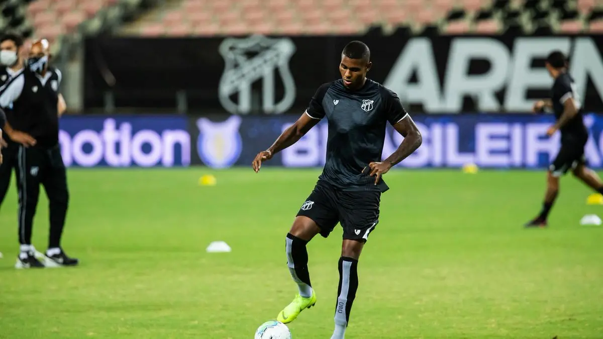 Cléber renovou contrato com o Ceará até o fim de 2023 e foi titular sob comando de Guto Ferreira