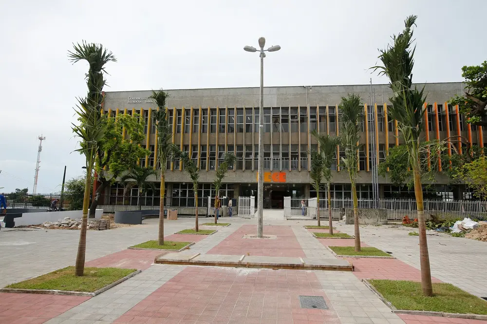 Segundo gestora, processo para administração da Biblioteca Pública Estadual do Ceará (BECE) está em andamento. Data de abertura continua indefinida