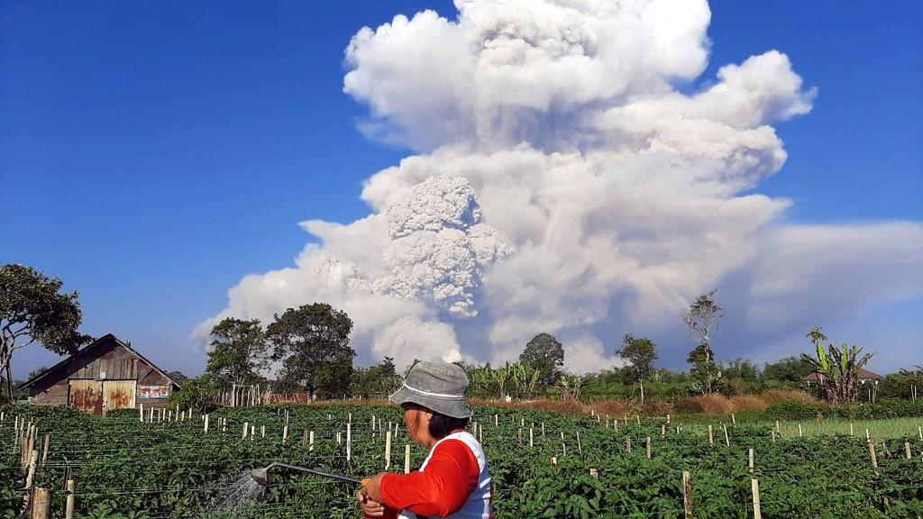 Vulcão Sinabung, Indonésia
