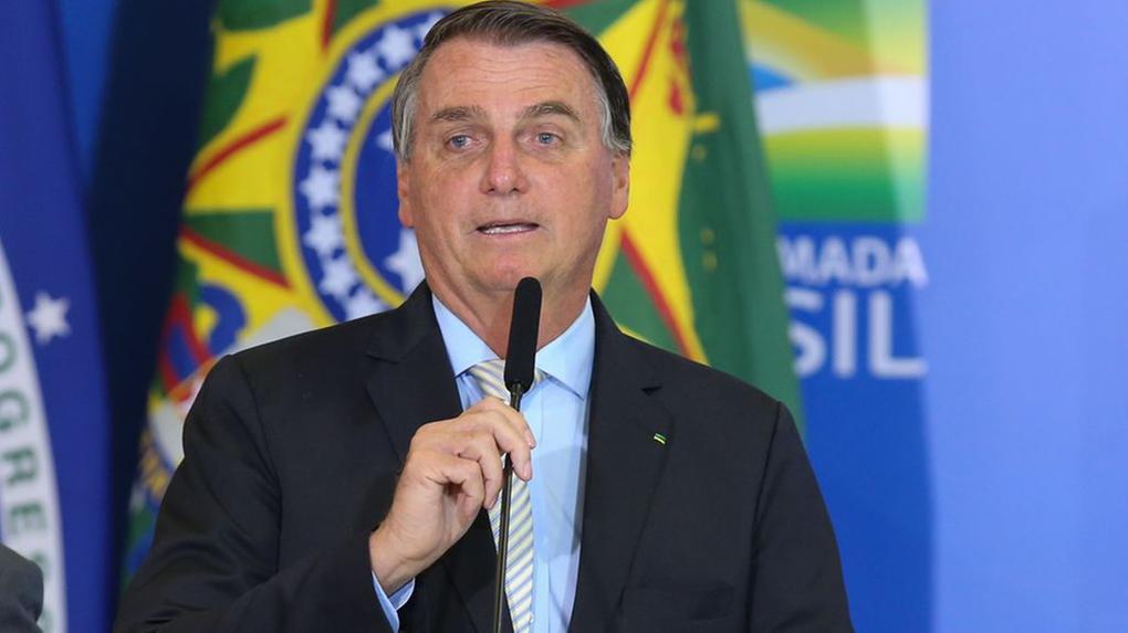 Presidente Jair Bolsonaro vai editar decreto nesta terça
