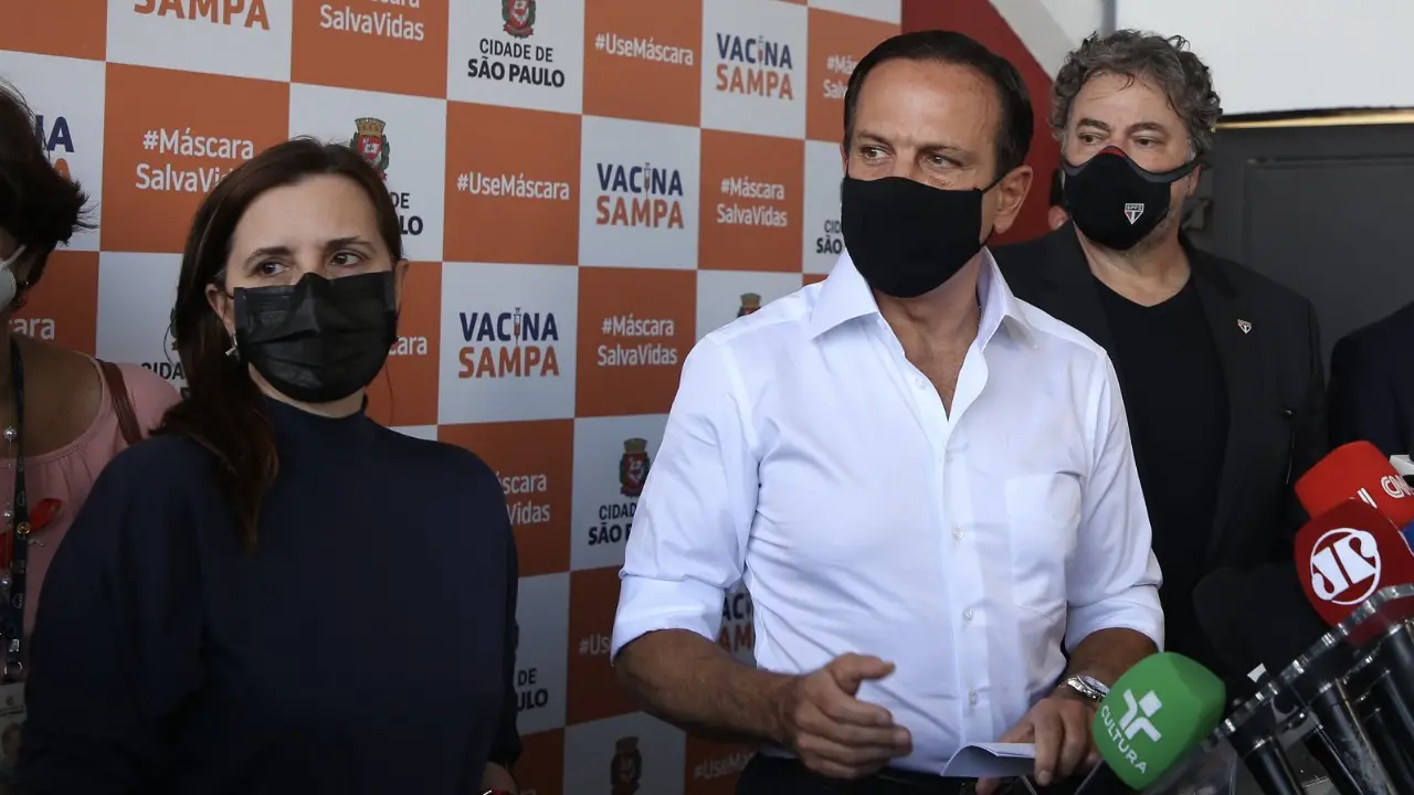 João Doria no início da vacinação no estádio do Morumbi