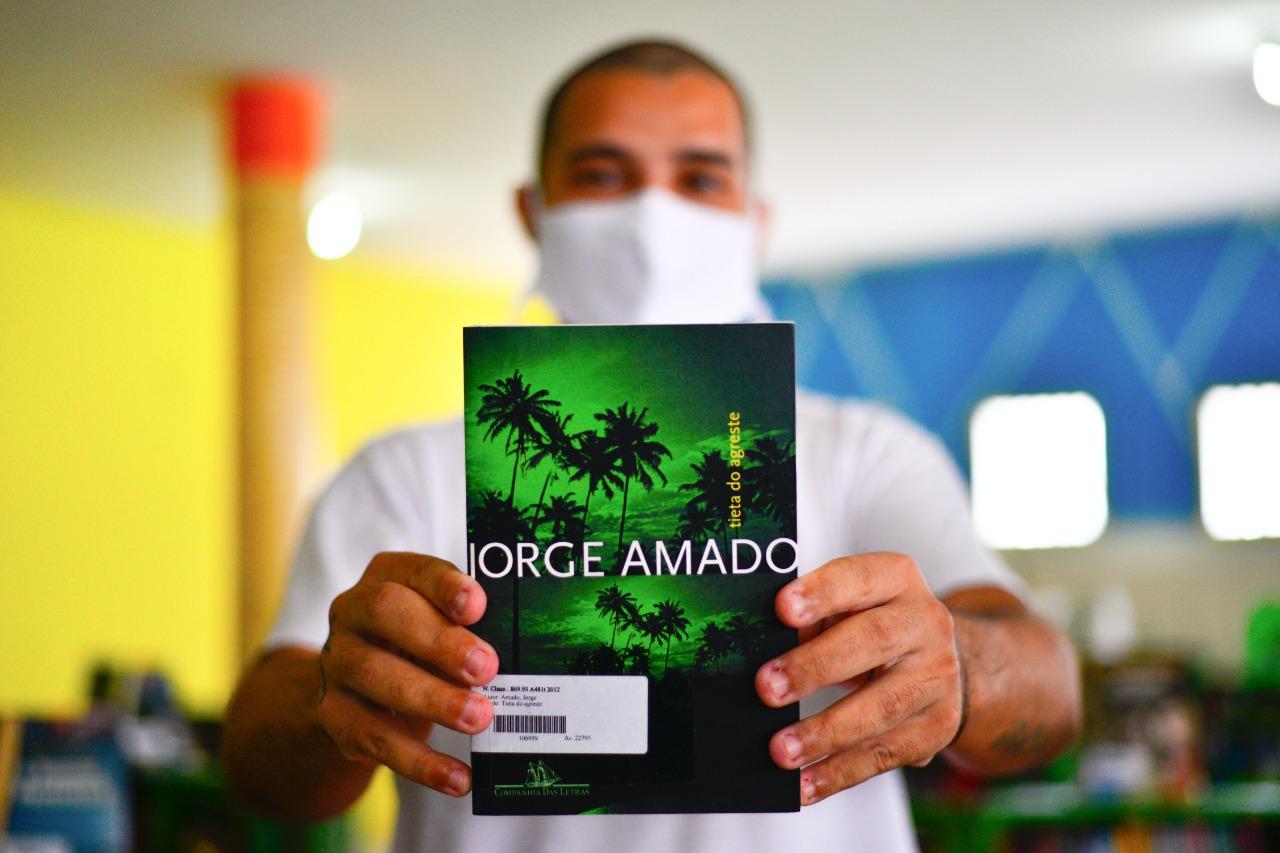 Segundo a SAP, 6.500 presos praticam a leitura, por mês, em 17 unidades penitenciários do Estado