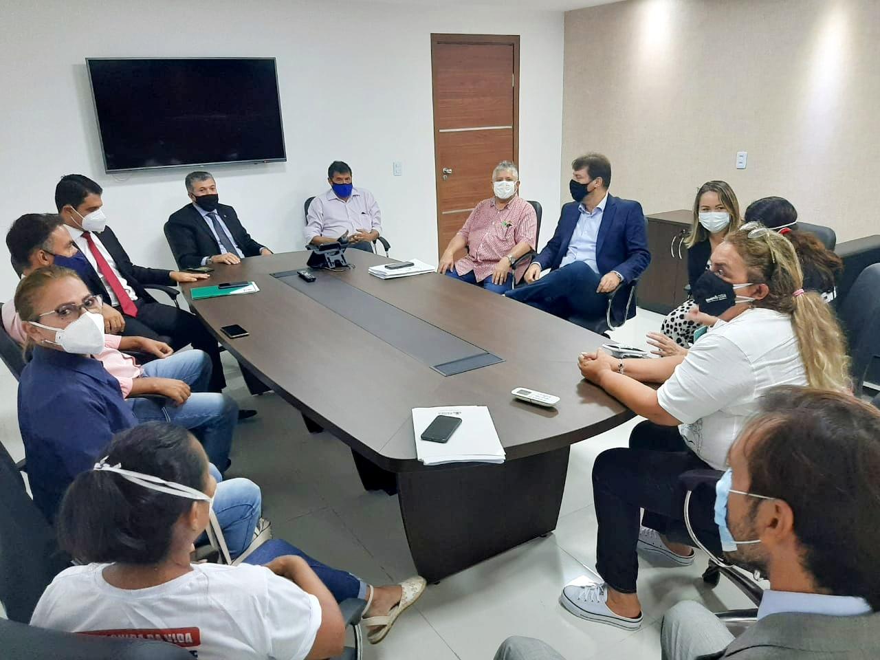 Servidores participaram de negociações com vereadores que compõem tanto a base quanto a oposição ao Executivo