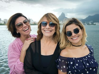 Stella ( Renata Sorrah ), Lívia ( Giovanna Antonelli ) e Cléo ( Vanessa Giácomo ).