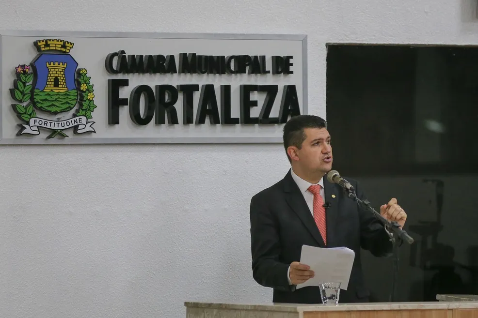 O vereador de Fortaleza Ronaldo Martins (Republicanos) é autor do projeto de lei aprovado na Câmara Municipal que estabelece igrejas como atividade essencial em Fortaleza