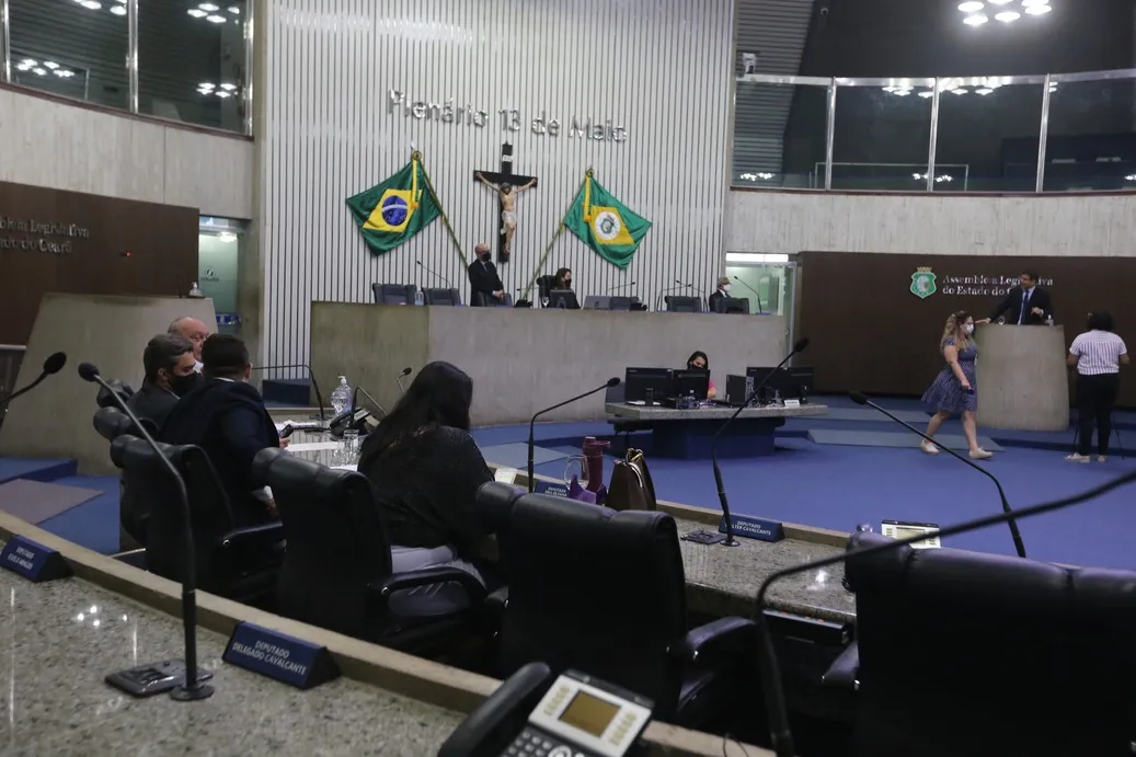 Tramita na Assembleia Legislativa projetos de lei para reconhecer igrejas como atividades essenciais