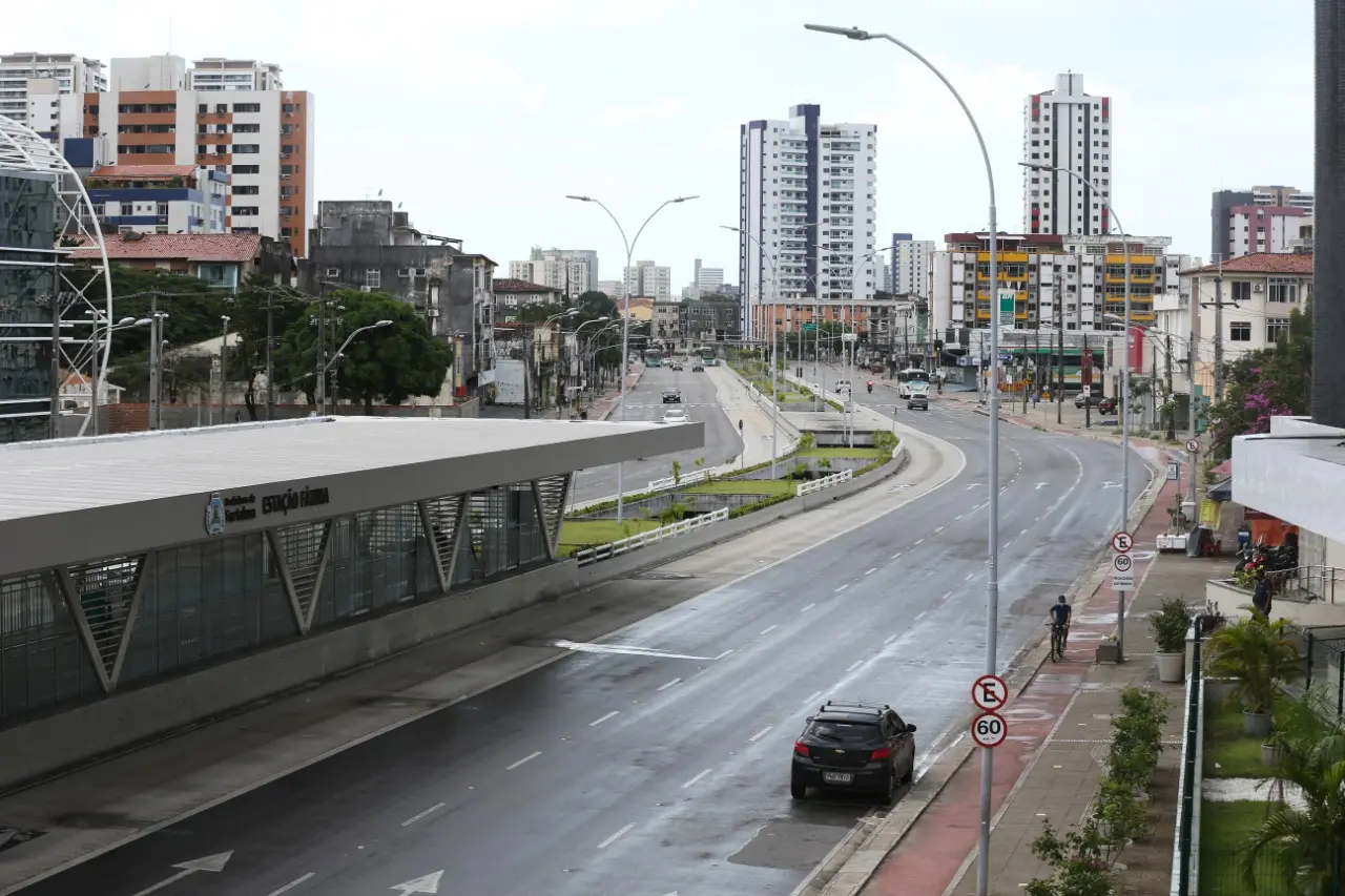 Ruas vazias durante lockdown em Fortaleza
