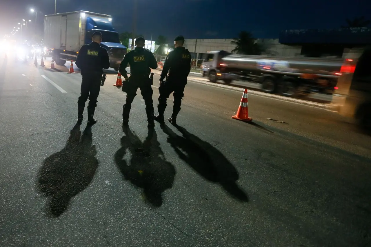 Cada município decreta suas próprias regras de circulação, mas todos devem seguir a tendência de permitir somente o funcionamento de serviços essenciais.