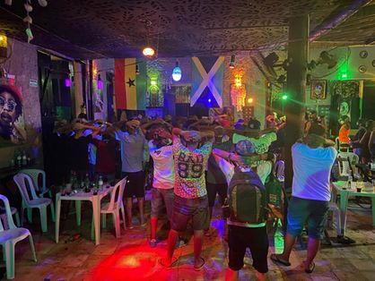 PM encerra festa clandestina com quase 100 pessoas em clube de reggae na Praia de Iracema