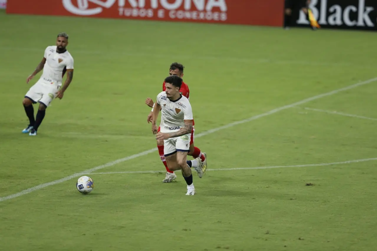 Lucas Crispim estreou com a camisa do Fortaleza contra o CRB