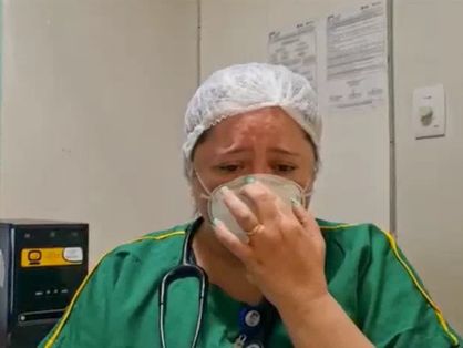 Médica chora ao pedir respeito ao isolamento social: 'Não seja o paciente pedindo para não morrer'