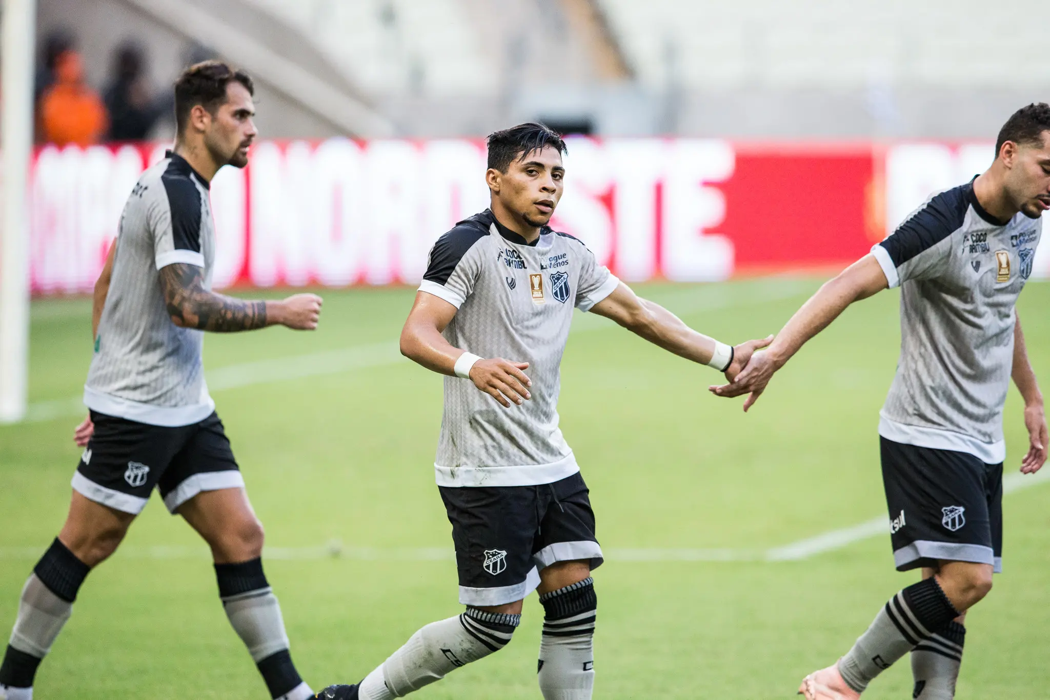 Jacaré com a camisa do Ceará