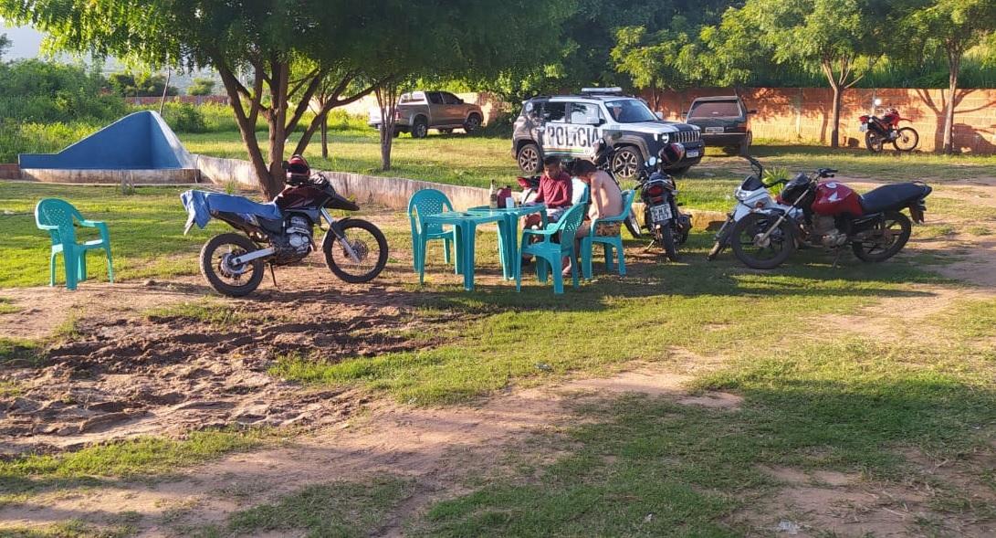 Aglomeração encerrada em bar de Porteiras