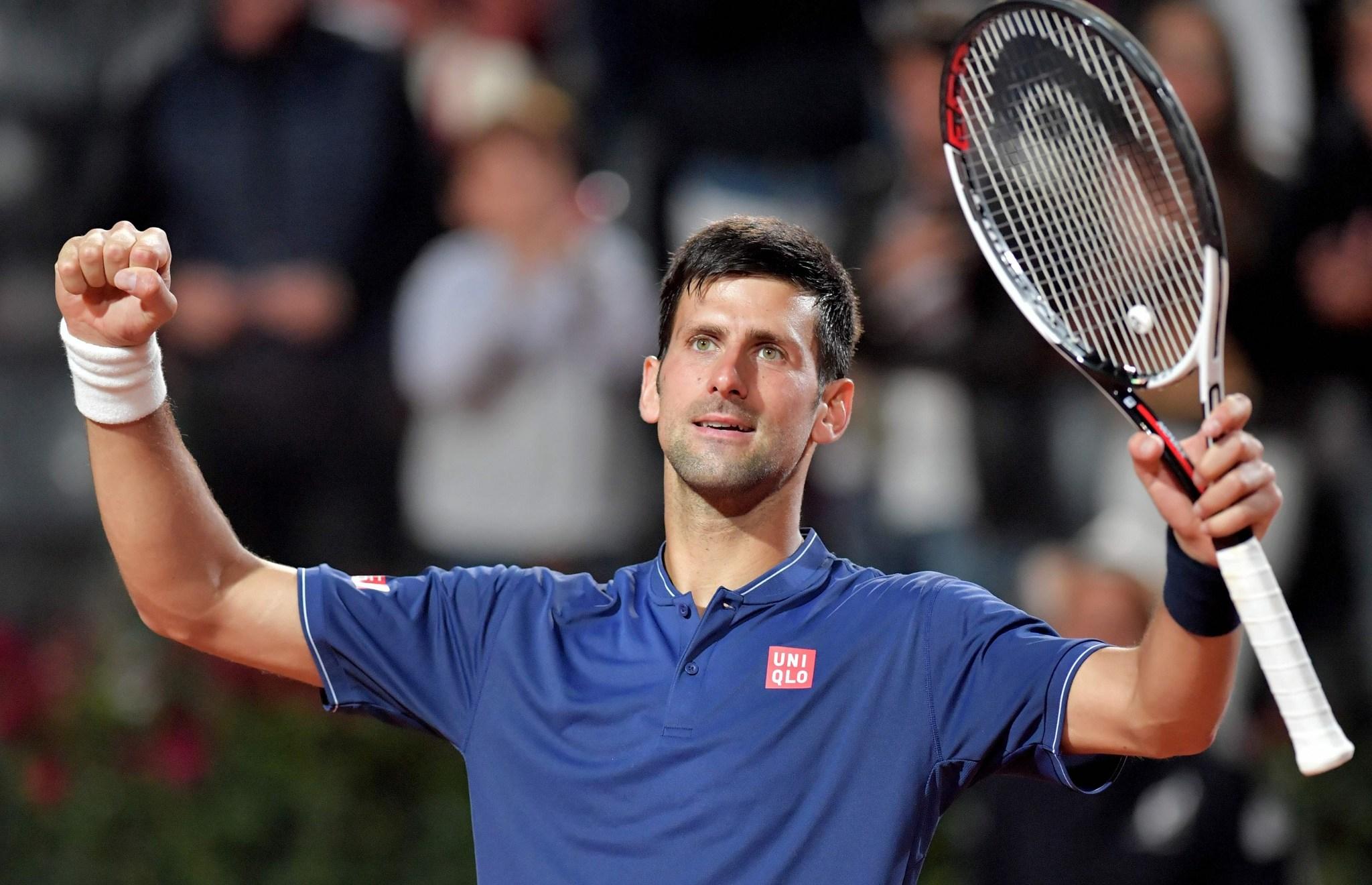 Federer, novo número 1 mundial, é campeão em Roterdã