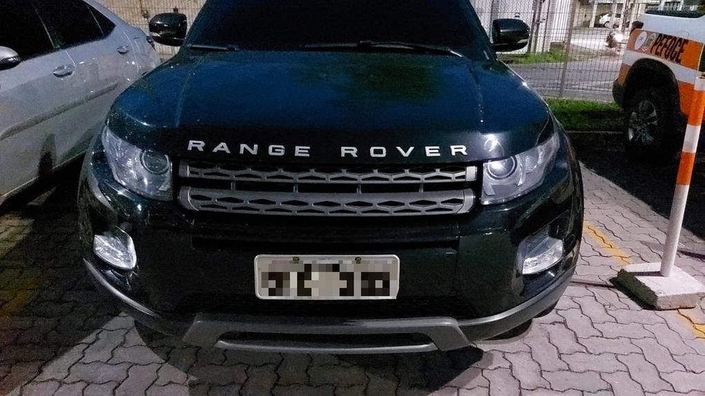 Carro modelo Range Rover apreendido pela Polícia