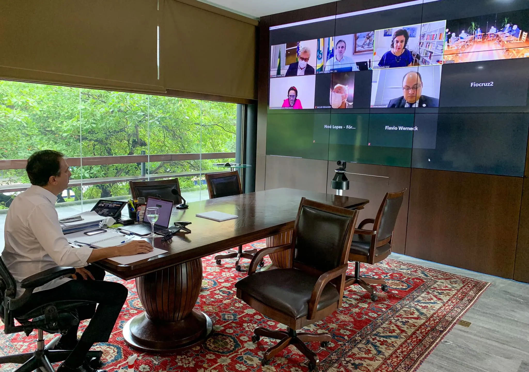 Camilo Santana participou de reunião, virtual, com governadores e Eduardo Pazuello para tratar de vacinas contra a Covid-19