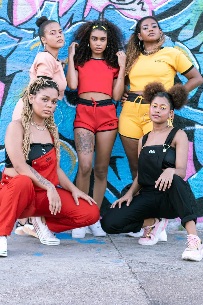 Como uma produtora de Audiovisual/Fotografia/Moda, as Princesinhas da Favela produzem todo o conceito de shootings como esse