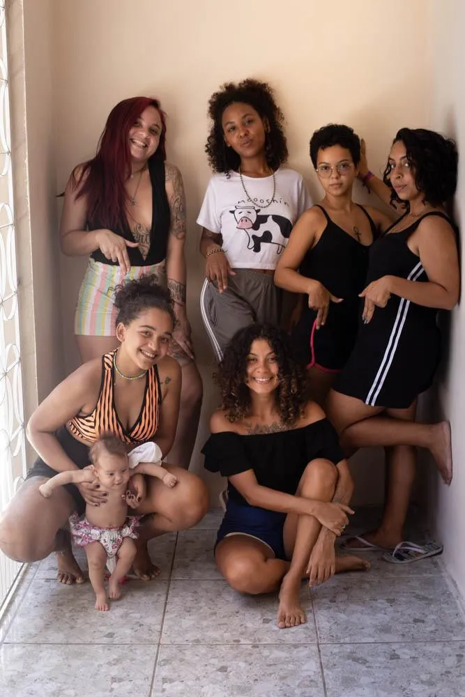 A Princesinhas da Favela: Geórgia Pinheiro, Helen de Sá, Flávia Almeida, Iver Pinheiro, Raiza Belarmino (modelo) e Thaís Rodrigues