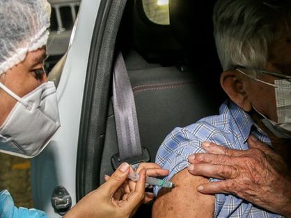 Vacinação idosos drive-thru