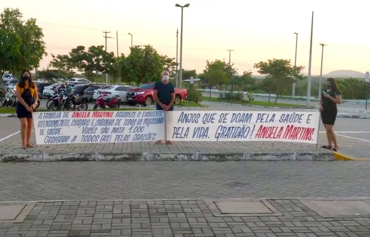 Família de agricultora que ficou internada com Covid-19 vai à porta de hospital e agradece equipe