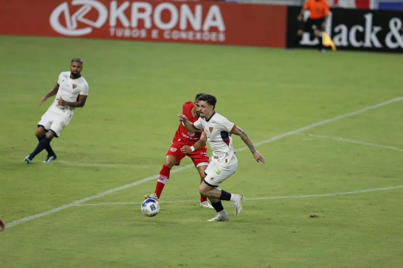 O meia Lucas Crispim deve retornar aos relacionados do Fortaleza