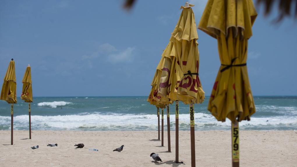 Lockdown em Fortaleza, barracas de praia na Praia do Futuro fechadas