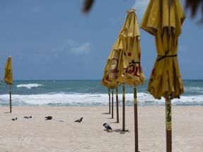 Lockdown em Fortaleza, barracas de praia na Praia do Futuro fechadas