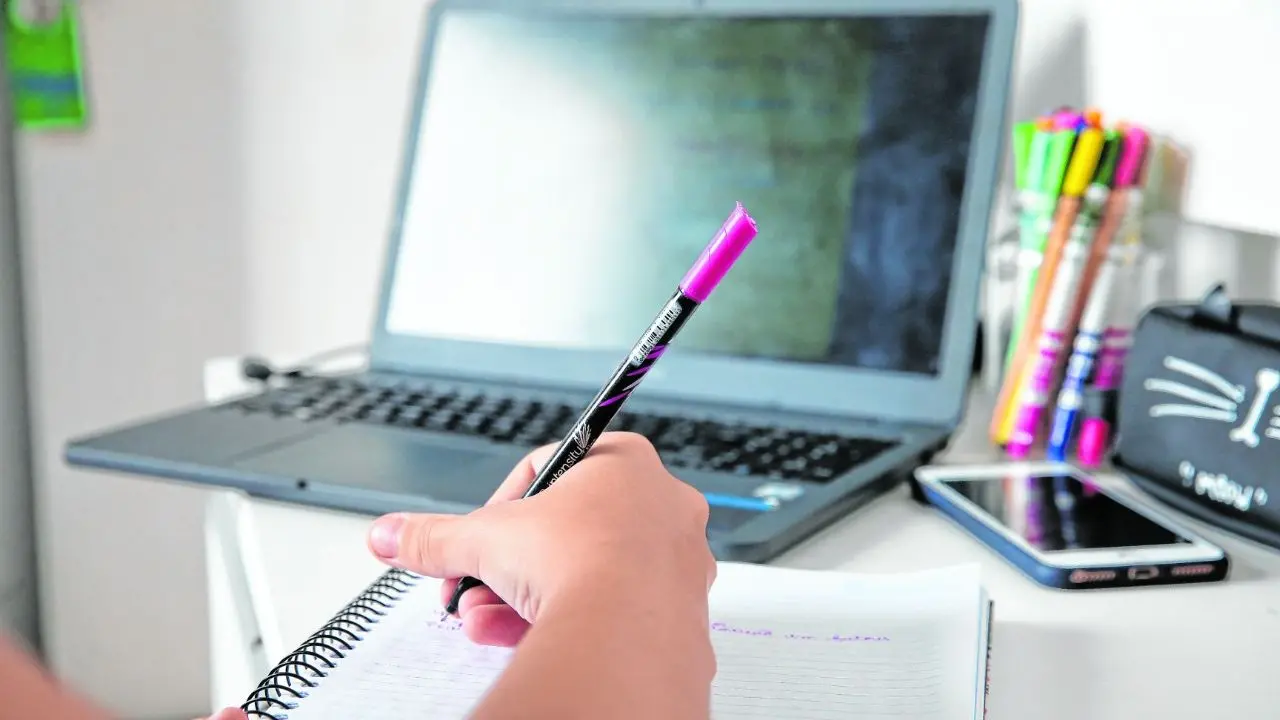 Arquitetos recomendam espaço iluminado para Home Office