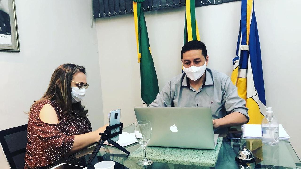 Prefeito de Juazeiro do Norte, Gledson Bezerra, em reunião sobre lockdown no Cariri