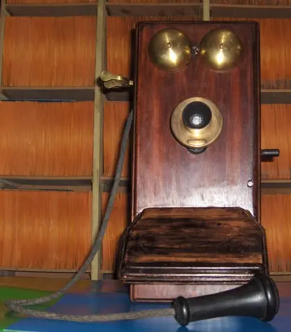 Os primeiros aparelhos de telefone foram trazidos ao Brasil pelo imperador Dom Pedro II.