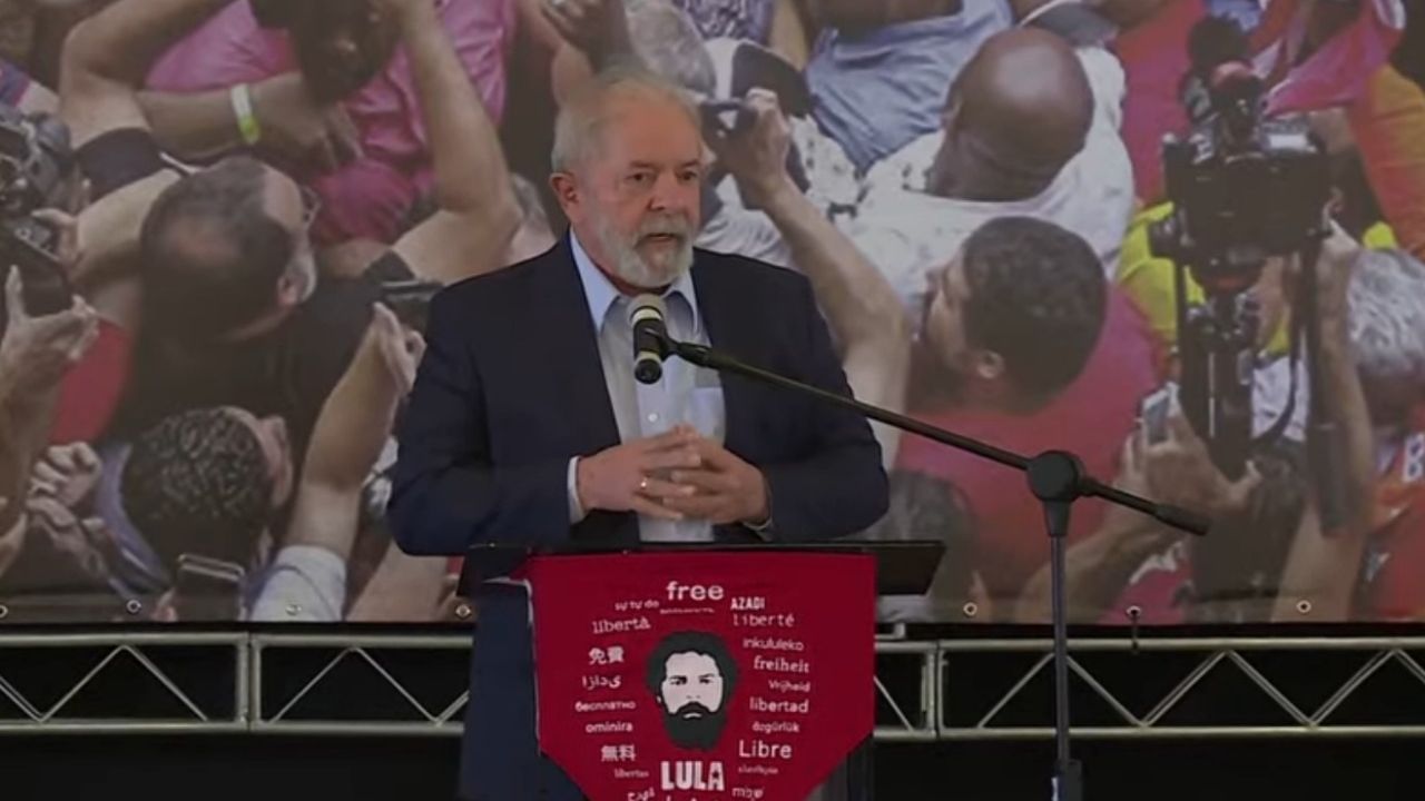 Ex-presidente Lula discursou após decisão do ministro Edson Fachin