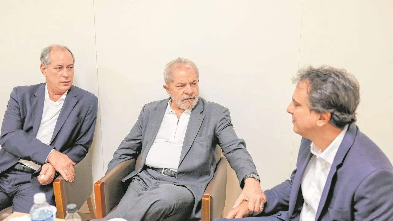 Em 2017, Lula, Camilo Santana e Ciro Gomes se encontraram no Hospital Sírio-Libanês, em São Paulo, onde estava internada a ex-primeira-dama Marisa Letícia