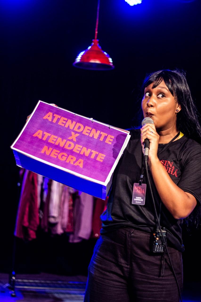 Esta é uma imagem do espetaculo Sin&Nhá: entre o palco, a vida real e os bastidores