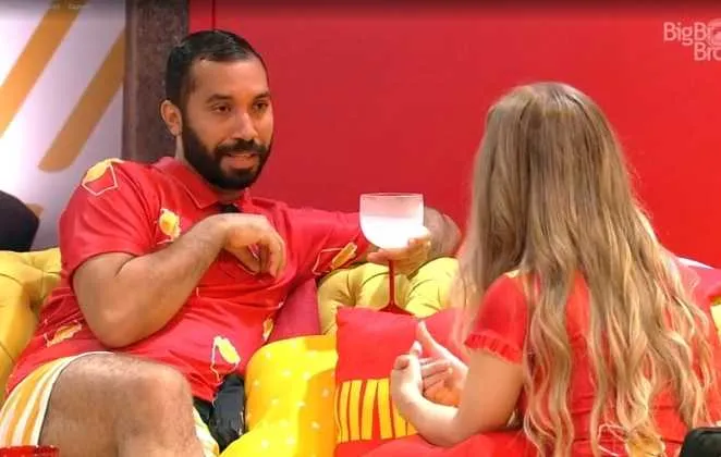Gil confrontou a carla na festa desta madrugada