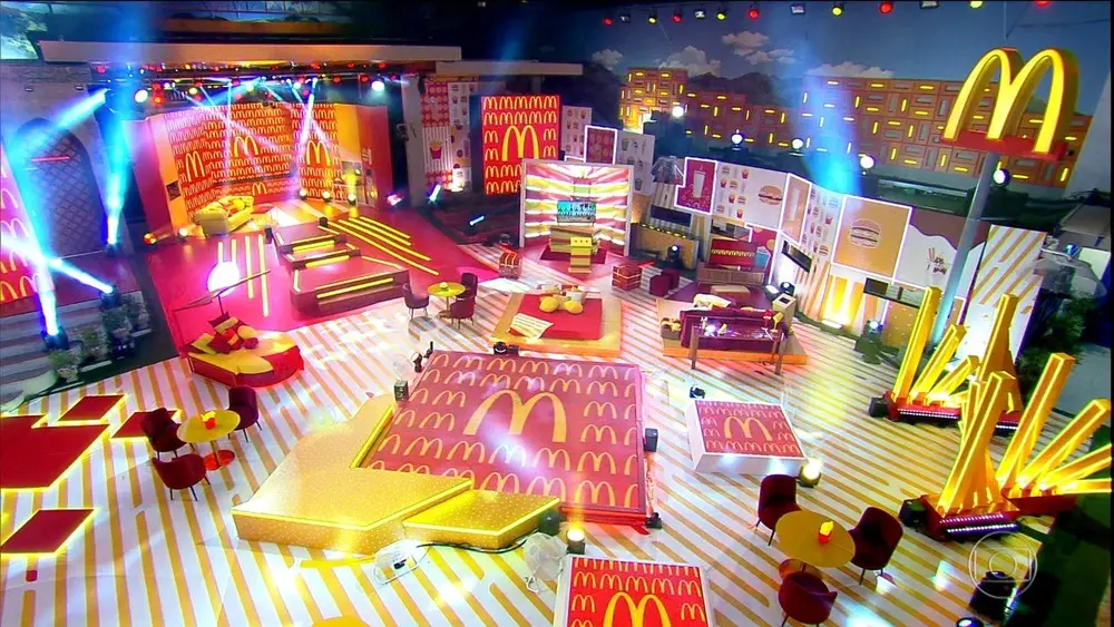 Com cenário do McDonald´s, a festa de ontem do BBB 21 foi marcada pela crise de Camilla e conversas de jogo.
