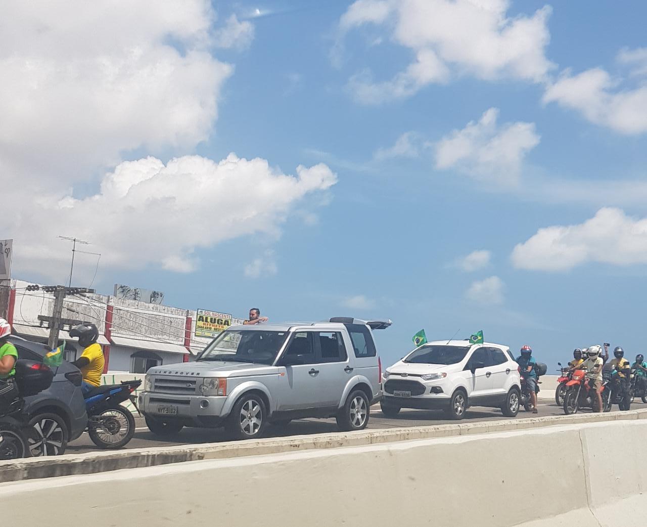 Carreata sobre o viaduto da Raul Barbosa
