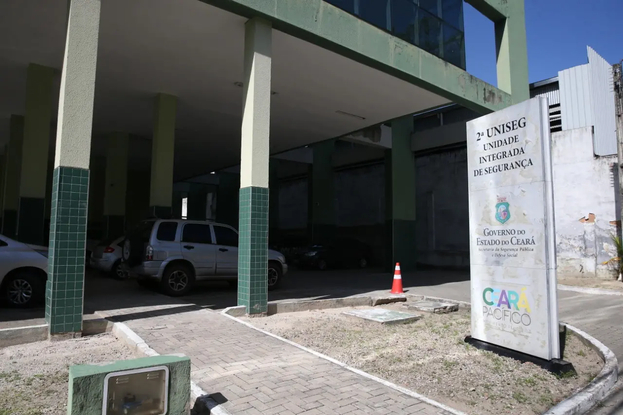 2º Distrito Policial, onde manifestantes contra o lockdown em Fortaleza foram conduzidos