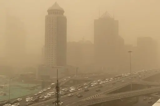 Imagem da notícia Pequim registra a maior tempestade de areia da década; voos foram cancelados