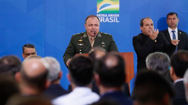 Eduardo Pazuello fica ou não no comando do Ministério da ...